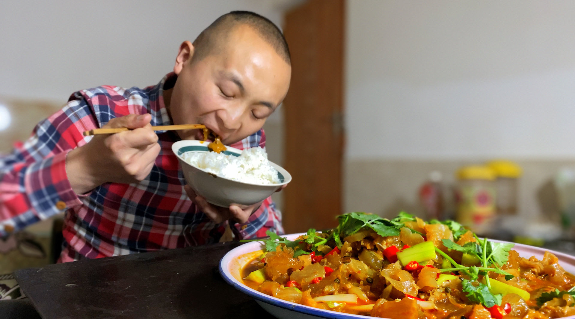 大冬80买2斤牛蹄筋, 配青花椒和黄...